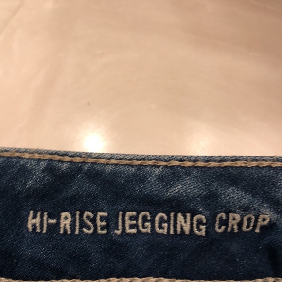 American Eagle Size 4 Hi-Rise Crop Jegging - Distressed Faded Wash Super Stretch - Picture 7 of 8